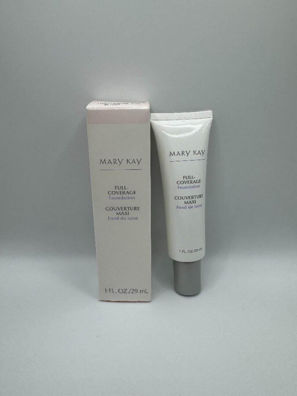 Mary Kay Full Coverage Foundation 367300  Ivory 200 Normal/Dry Skin Gray Cap